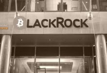 کاهش قیمت همراه با ورودی به صندوق های ETF بیت کوین بلک راک